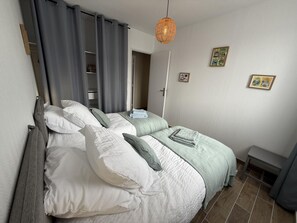 3 bedrooms, free WiFi - House with AC - 6 guests (Ouchamps)