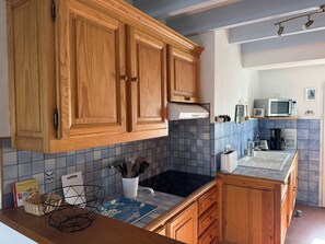 Fridge, microwave, oven, stovetop - House near sea and woods - 6 guests (La Guérinière)