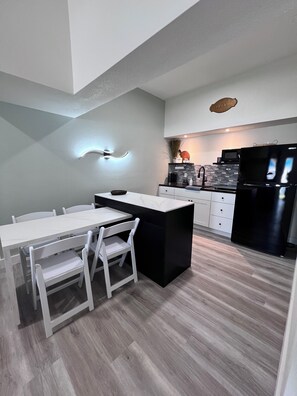 Dining - Modern Sports Retreat /Private Patio Near PGA & Sports (Port St. Lucie)