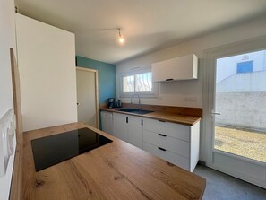 Fridge, oven, stovetop, dishwasher - Charming house near forest - 6 guests (Saint-Jean-de-Monts)