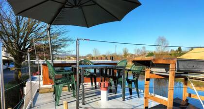 Houseboat with terrace on the water - 4 guests