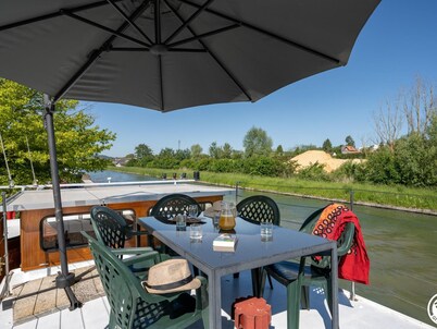Houseboat with terrace on the water - 4 guests