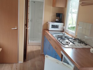 Fridge, microwave, coffee/tea maker - Comfortable mobile home, wheelchair access - 4 guests (La Tour-d'Auvergne)