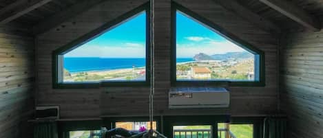 Honeymoon Bungalow, Balcony, Sea View | Interior