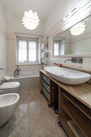 Apartment | Bathroom - Livia's Vatican House - Metro Aurelia (Rome)