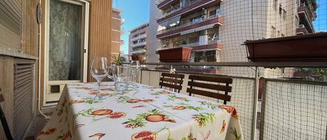 Apartment | Outdoor dining
