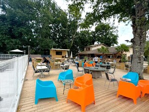 Outdoor dining - Mobile home with jacuzzi and terrace - 4 guests (Grayan-et-l'Hôpital)