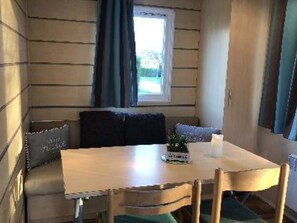 Dining - Cozy mobile home for couple (Grayan-et-l'Hôpital)