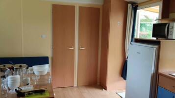 Coffee/tea maker, fridge, microwave