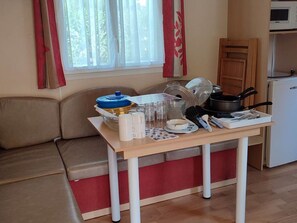 Interior - Charming mobile home with terrace - 4 guests (La Tour-d'Auvergne)