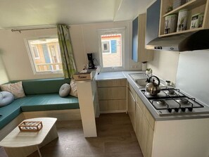 Fridge, microwave, coffee/tea maker - Mobile home with terrace - 6 guests (Grayan-et-l'Hôpital)