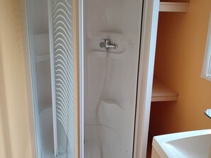 Bathroom - Mobile home with terrace - 4 guests (La Tour-d'Auvergne)