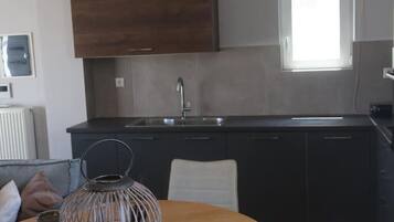 Fridge, oven, coffee/tea maker, toaster