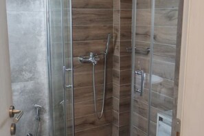 Hair dryer, towels, soap, shampoo - Athenean Costal Getaway (Alimos)
