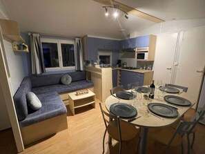 Dining - Mobile home with terrace - 6 guests (Grayan-et-l'Hôpital)