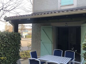 Outdoor dining - Air-conditioned house - 6 guests in Vallon Pont d'Arc (Vallon-Pont-d'Arc)