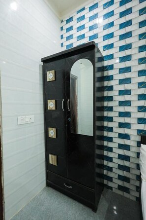 Bathroom - Omji Ashram - Shri Jagannath Mandir (Vrindavan)