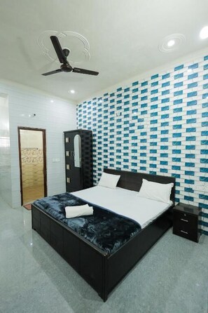 Room - Omji Ashram - Shri Jagannath Mandir (Vrindavan)