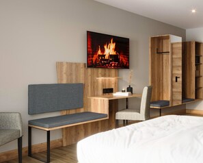 Comfort Double Room, Balcony | Hypo-allergenic bedding, desk, laptop workspace, free WiFi - Engelswerk Allgäu (Wertach)