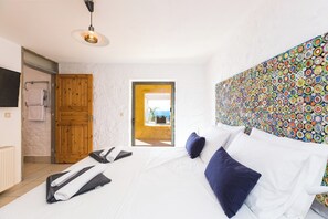 Room - Villas Maya 3-bedroom villa in fabulous Chorafakia with private pool (Chorafakia)