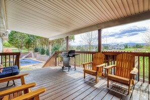 Terrace/patio - Sunrise Splash - 6 Bedroom, Pool, Game Room, WIFI, Free Attraction Tickets (Sevierville)