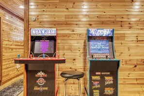 Games room - Sunrise Splash - 6 Bedroom, Pool, Game Room, WIFI, Free Attraction Tickets (Sevierville)
