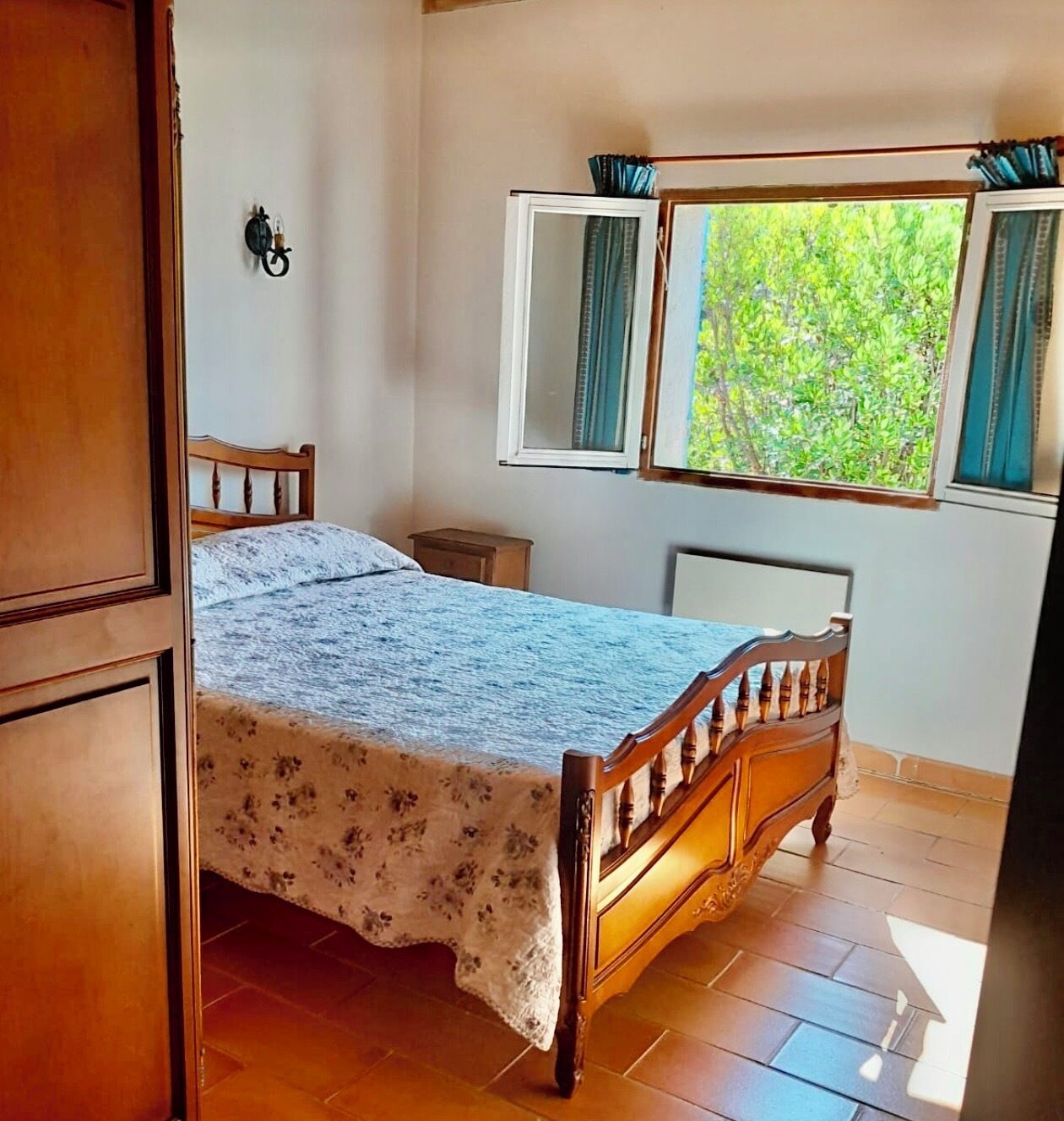 2 chambres, fer et planche à repasser, draps fournis