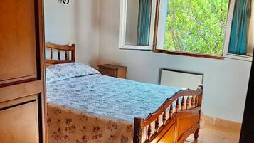2 chambres, fer et planche à repasser, draps fournis