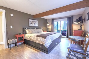 Room - Official Seasons RMC Condo 01B - 2 Bedroom - sleeps 8 (Bartlett)