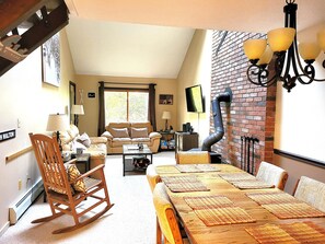 Dining - Official Seasons RMC Condo 21G - 2 bedrooms + loft - sleeps 8 - Dog Fees (Bartlett)