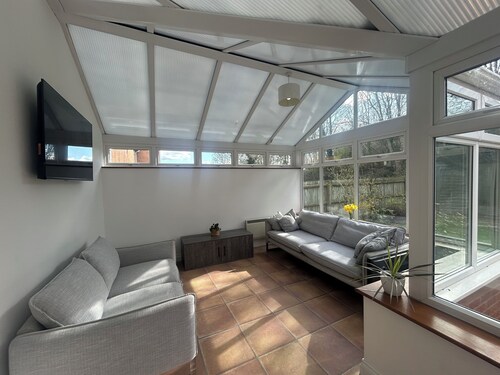 Modern 6 Bedroom 4 bathroom sleeps up to 14