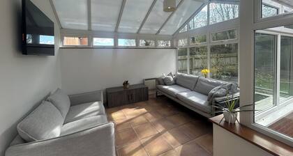 Modern 6 Bedroom 4 bathroom sleeps up to 14
