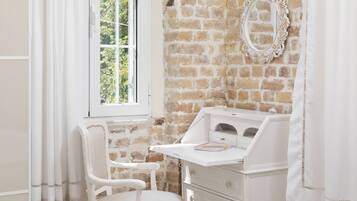 Deluxe Apartment, City View