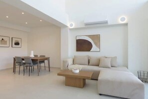 Living area - Athenean Pool Heaven (ELLINIKO)