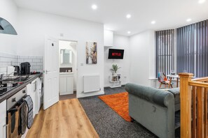 Deluxe Duplex | Private kitchen - Top Hat - 1 Bed Apartment (Leicester)