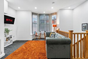 Deluxe Duplex | Interior - Top Hat - 1 Bed Apartment (Leicester)