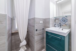 Quarto casal ou duplo básico | Banheiro