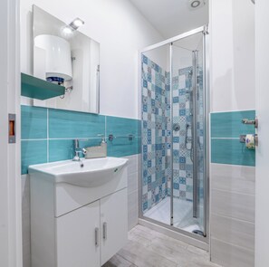 Bathroom - Cozy Enna Rooms - Metro Re di Roma (Rome)