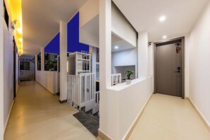 Interior detail - Dali Haohai Yueju Seascape Guest House (Dali)