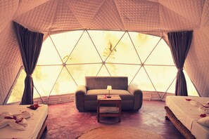 10 bedrooms, iron/ironing board, Internet, bed sheets