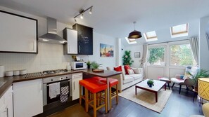 Basic Apartment | Living area - Charming 2 Bed Apt with Netflix & Wi-Fi (London)