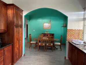 Villa – deluxe, balkong, delvis havutsikt | Spiseområde