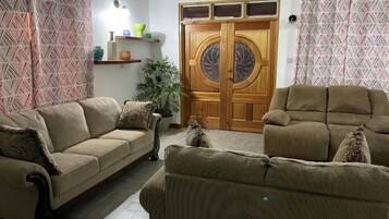 Deluxe Villa, Balcony, Partial Ocean View | Interior