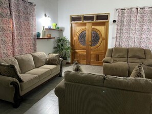 Villa Deluxe, balcón, vista parcial al océano | Interior