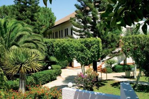 Basic Double Room, Patio, Garden View | Property grounds - iGV Club Marispica (Santa Maria del Focallo)