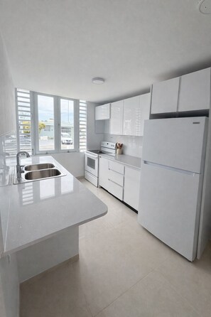 Private kitchen - Charming Luquillo Retreat Minutes to Beach & Kiosks (Luquillo)