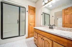 Shower, jetted bath, hair dryer, towels - Lakefront 4BR w/ Private Beach, Dock & Firepit Near Battle Creek, amazing views! (Battle Creek)