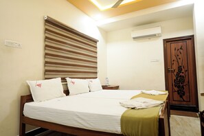 Triple Bed A/C | Free WiFi - THAI RESIDENCY (Dharapuram)