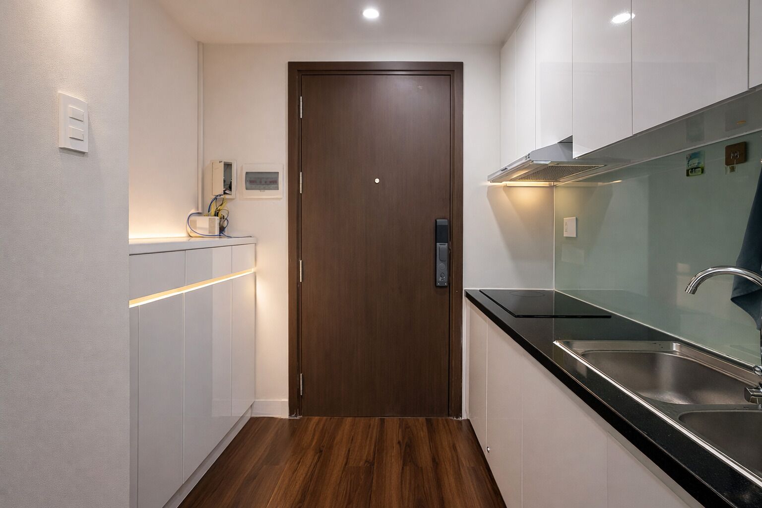 Standard Apartment, 1 Queen Bed, Bathtub Grab Bars, City View