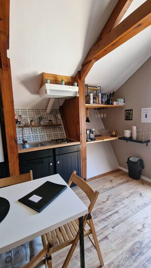 Private kitchen - Lakeside chalet (2A) (Laffrey)